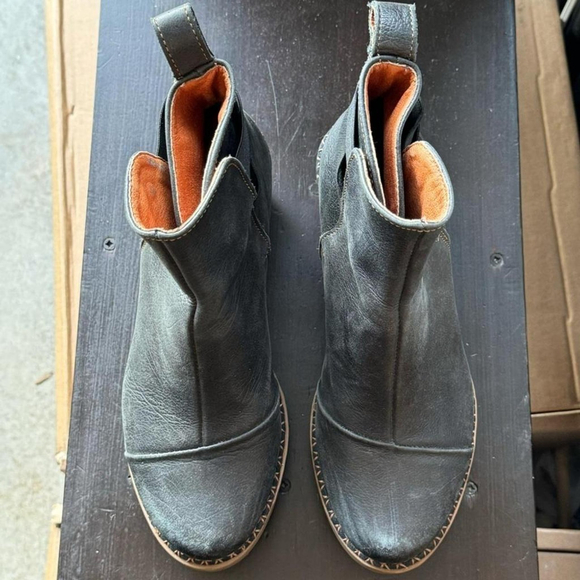 Bueno Florida Chelsea Boots - Picture 5 of 8